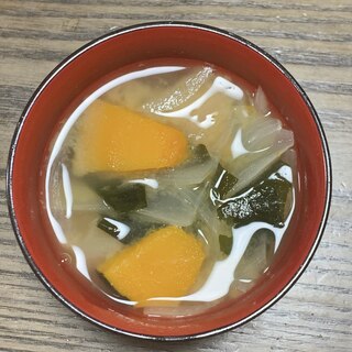 かぼちゃとわかめの味噌汁